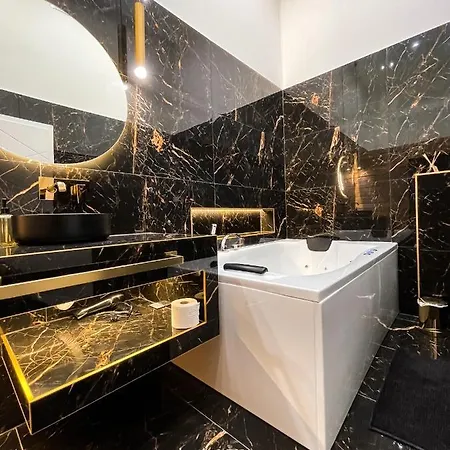 St Stephen Luxury With Jacuzzi And Sauna Apartman *