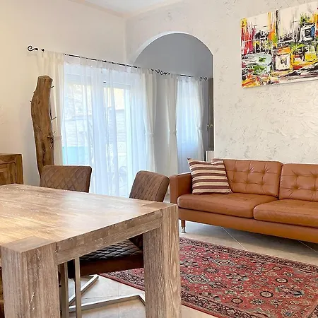 Full 2bdr Garden House Near To Downtown Metro Free Parking Guest house