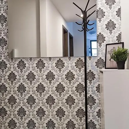 Modern Luxe In Heart Of Downtown Apartment