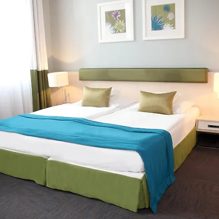 Hotel Atrium Fashion 4*