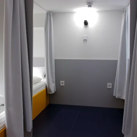 Maverick Soho Hostal *