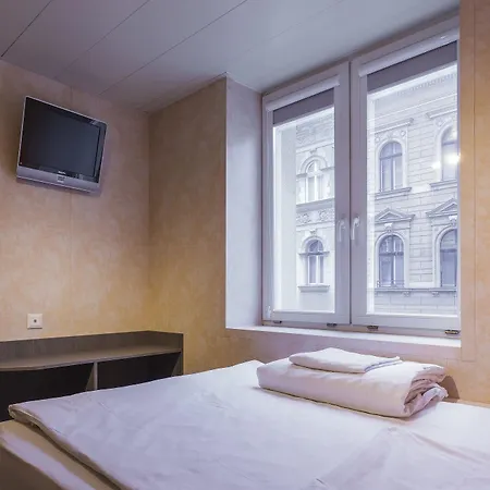 Easyhotel Oktogon 3*