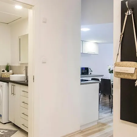 Real Semmelweis Ii Apartmán *