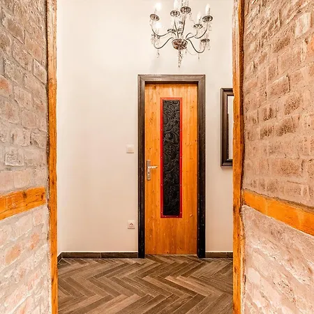 Liszt Designer 2bedroom Center Apartment