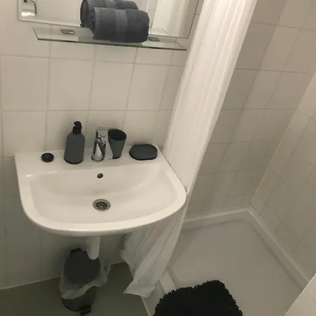 Roland Westnd Apartman *