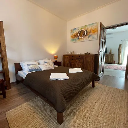 Full 2bdr Garden House Near To Downtown Metro Free Parking Guest house
