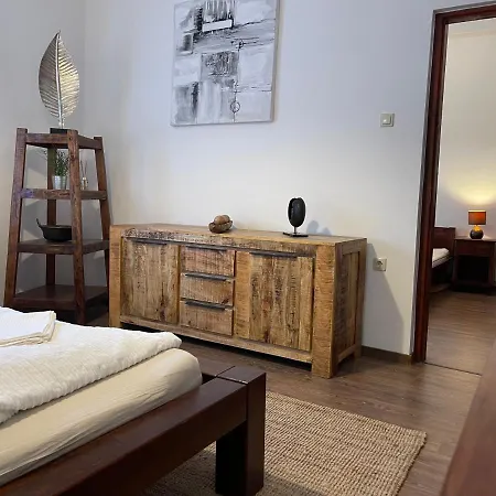 Full 2bdr Garden House Near To Downtown Metro Free Parking Budapest