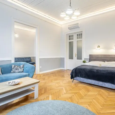 Apartment Luxurious At Center Budapest
