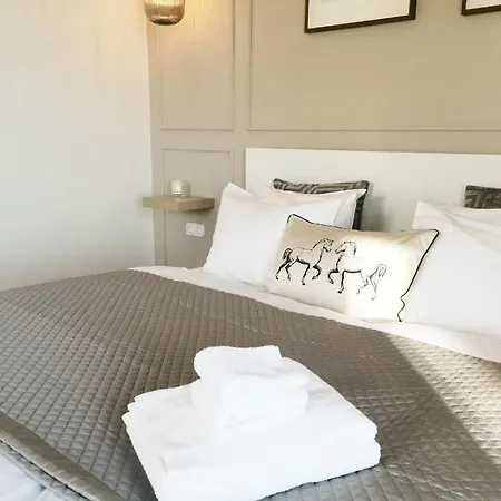 Grand Terrace With Ac & Heating