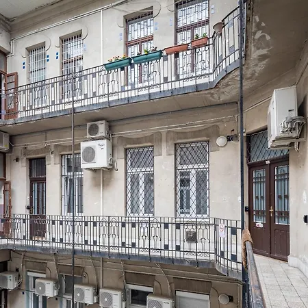 Apartment Luxurious At Center Budapest