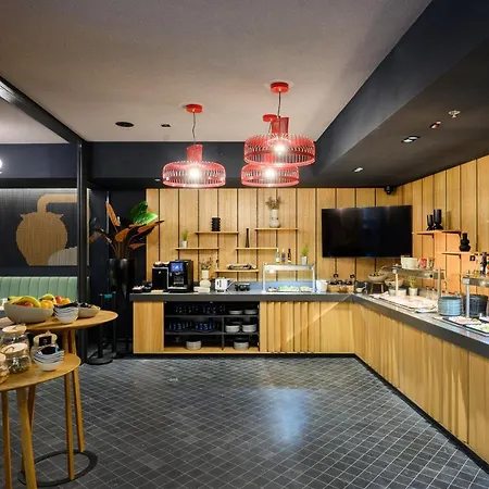 Hotel Oktogon Haggenmacher By Continental Group 4*