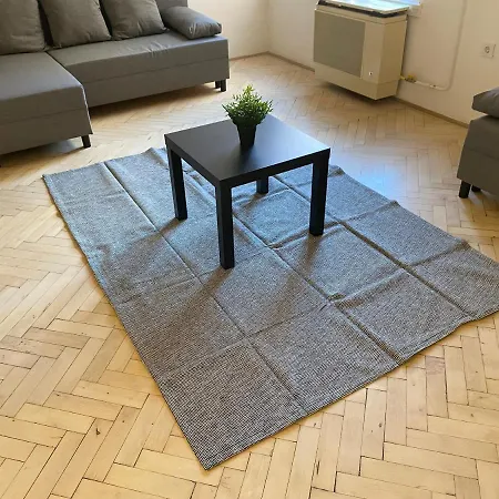 Kiraly78 Huge Apartment