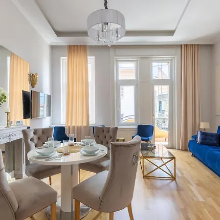 Designer Luxury In The Jewish Quarter Apartment