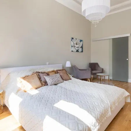 Designer Luxury In The Jewish Quarter Apartment *