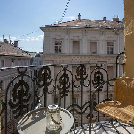 Designer Luxury In The Jewish Quarter Apartment Budapest