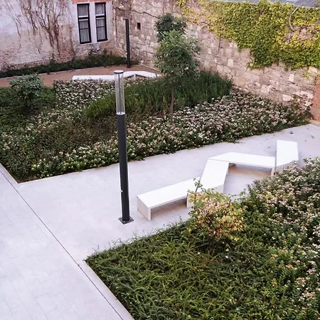 B 202, In The Heart Of The Jewish Quarter
