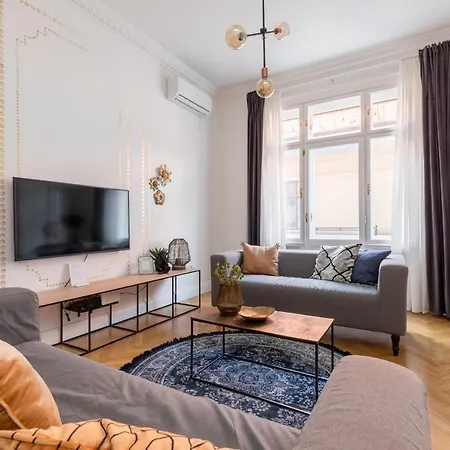 Style & Harmony In The Absolute Center Of