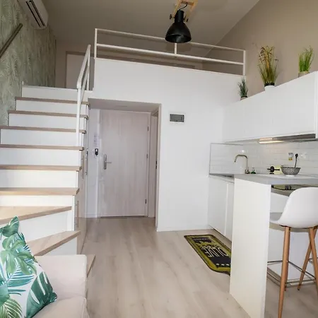 Apartment Palms *