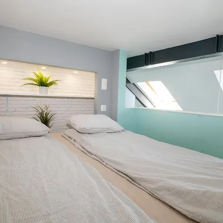 Apartment Palms *