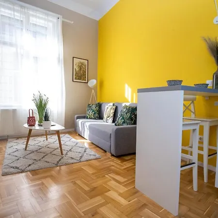 Apartment Palms *