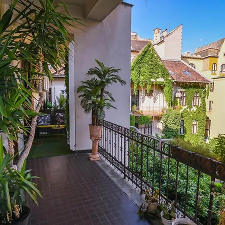 Palms * Budapest