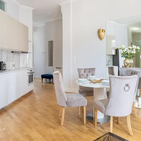 Designer Luxury In The Jewish Quarter Apartment