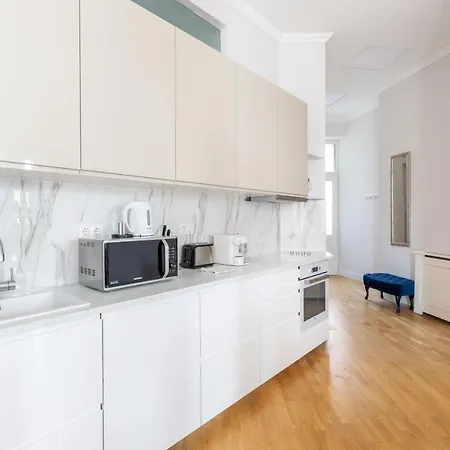 Designer Luxury In The Jewish Quarter
