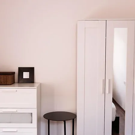 B 202, In The Heart Of The Jewish Quarter Apartment *