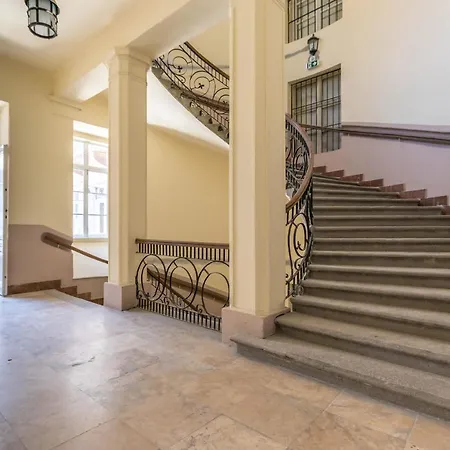 Apartment Leda's Next To The Danube And Fashion Street *