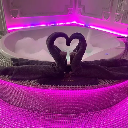 Enzo Capo Jacuzzi Budapest