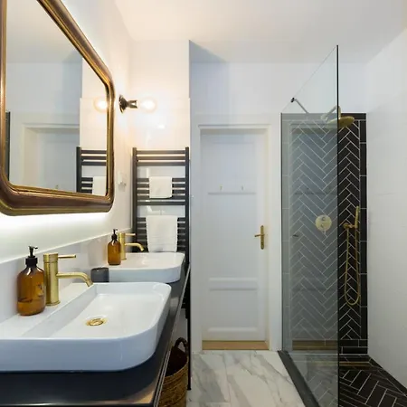 Apartment Style & Harmony In The Absolute Center Of *