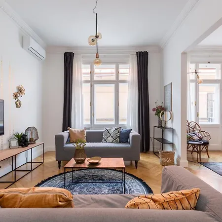 Style & Harmony In The Absolute Center Of *