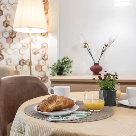 Leda's Next To The Danube And Fashion Street Apartment