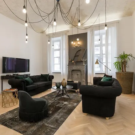 Bohemian Dream In The Absolute Center W 2br/2bt *