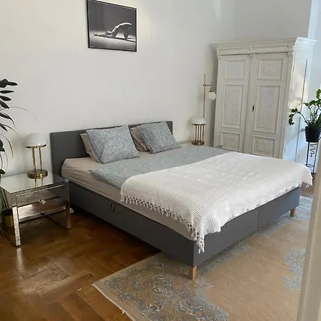 Allomas Apartment