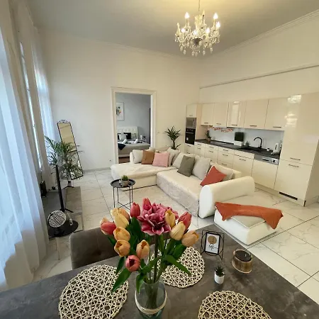 Luxury Riverside Panorama Apartman *