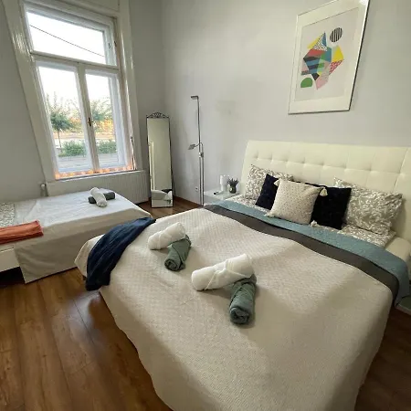 Luxury Riverside Panorama Apartman *