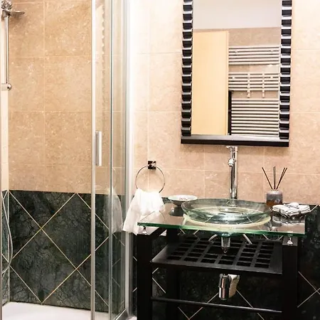 Free Parking! Soho 101, 4 Ppl, Ac, Superfast Wifi, Tv * בודפשט