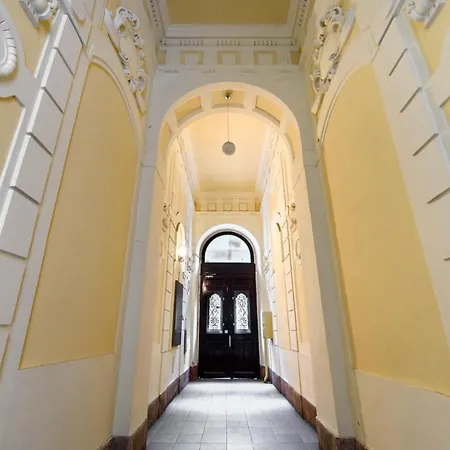 View To The Roofs Luxury With 2 Bedrooms Appartamento *