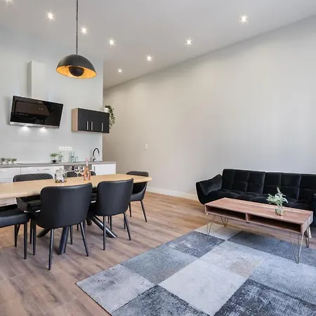 Buenos Boutique - A/c, 2 Bathrms, Amazing View Apartment Budapest