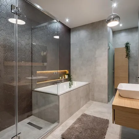 Buenos Boutique - A/c, 2 Bathrms, Amazing View Budapest