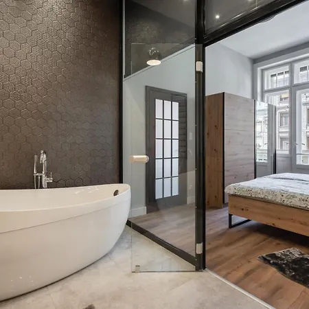 Buenos Boutique - A/c, 2 Bathrms, Amazing View Budapest