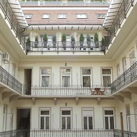 Apartmán Eotvos Design