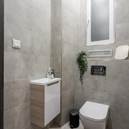 Buenos Boutique - A/c, 2 Bathrms, Amazing View * Budapest
