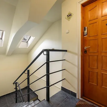 View To The Roofs Luxury With 2 Bedrooms *