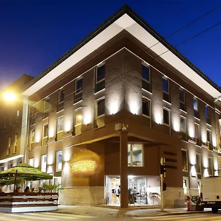 Maverick Market Hostel *