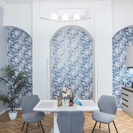 Luxury Gold 2 Bedroom *