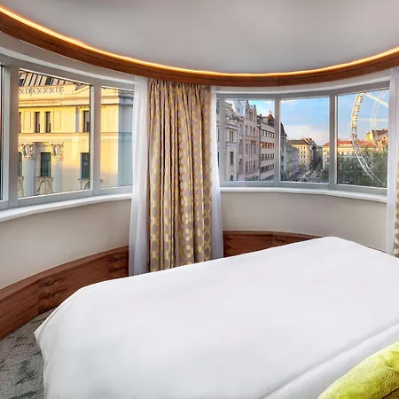 Hotel Kempinski Corvinus 5*