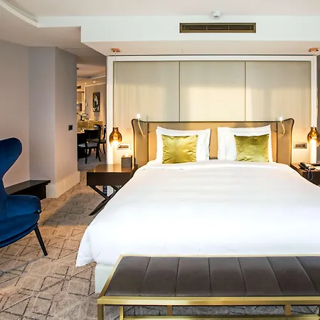 Kempinski Corvinus Hotel