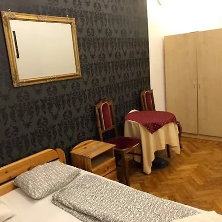 4 2. * Budapesta